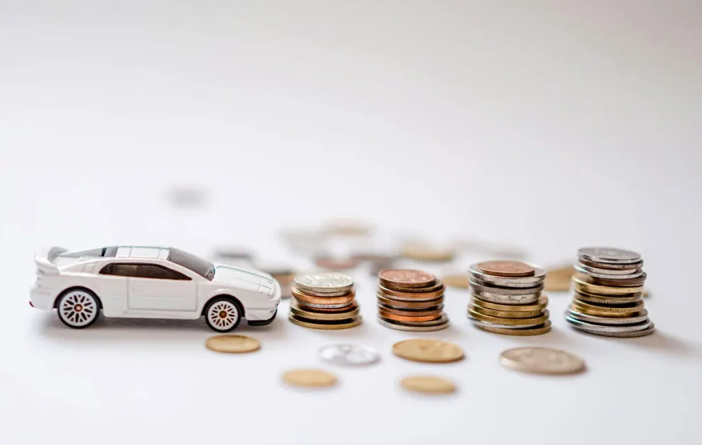 Cheap SR-22 insurance Texas cost comparison with car and stacked coins